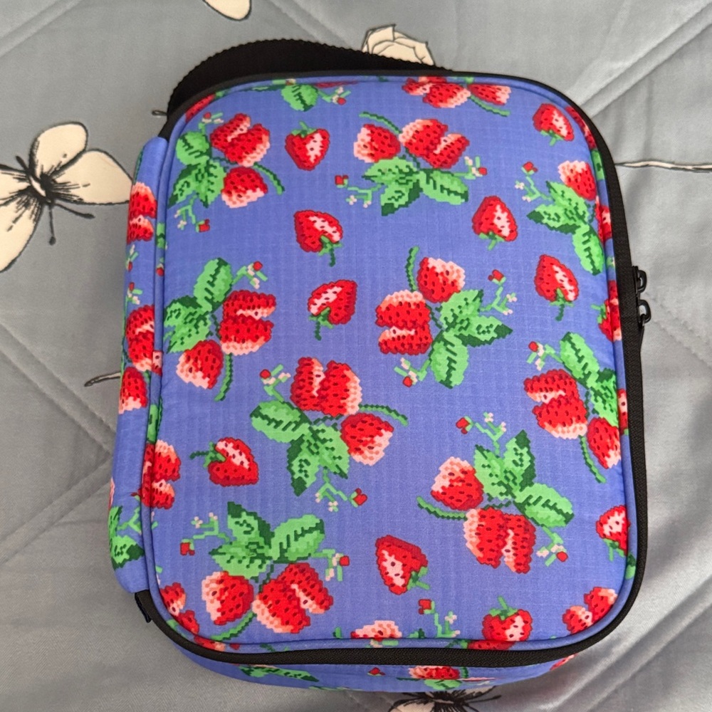 BAGGU Strawberry Print Blue Lunch Bag